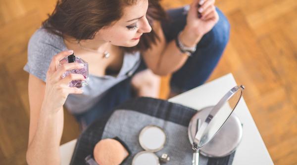 trucuri testate care iti fac parfumul sa reziste mult mai mult pe piele