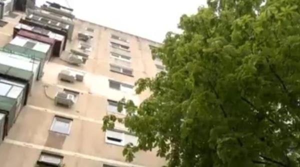 un copil de 2 ani a supravietuit dupa ce a cazut de la etajul 7 al unui bloc din capitala marturiile socante ale vecinilor