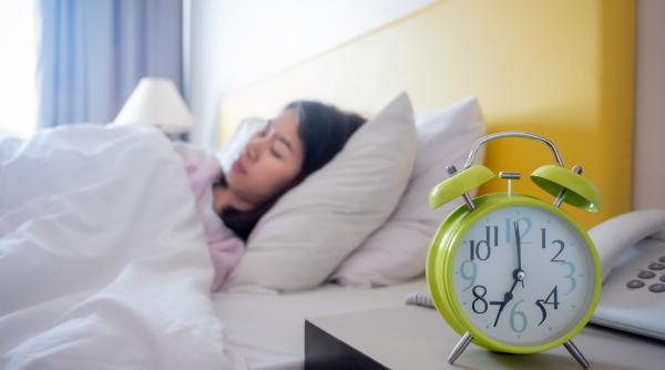 somnul tau e agitat afla ce greseli alimentare faci inainte de culcare