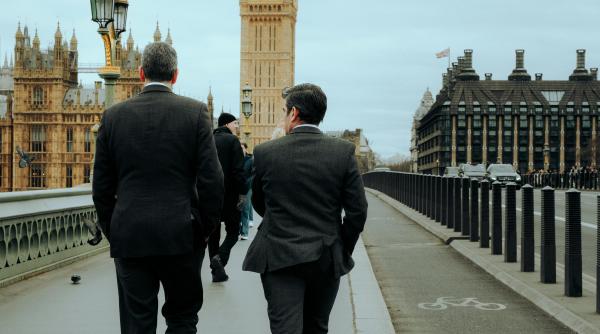 de ce i a fost interzisa scriitorului francez renaud camus intrarea in marea britanie