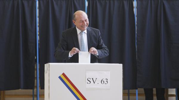 basescu a cerut anularea turului 1 strategia folosita si de nicusor dan