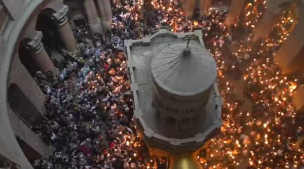 s a aprins lumina sfanta la ierusalim