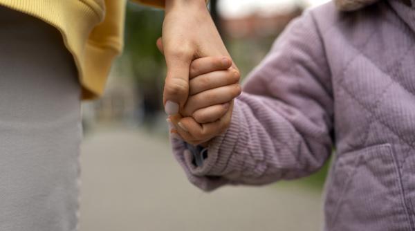 ce este si cum se aplica parentingul constient nu inseamna ca nu impunem limite dar le trasam diferit