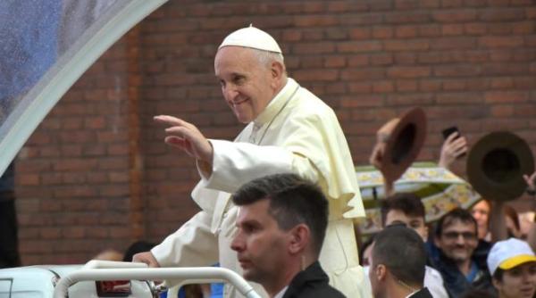 papa francisc ramane un simbol al unitatii vizita sa in romania in imagini galerie foto