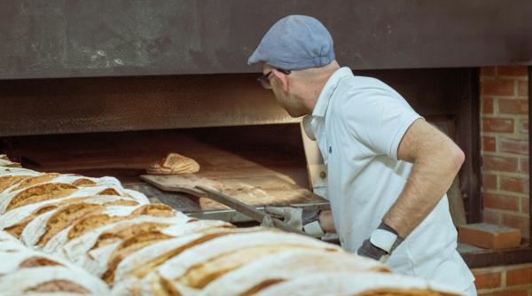 a murit regele painii care a cucerit europa povestea unui om simplu care a pornit de la zero si a ajuns milionar