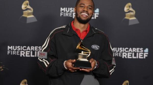 surprize la american music awards 2025 kendrick lamar si post malone socheaza cu numarul de nominalizari cine le sufla in ceafa ufla in ceafa
