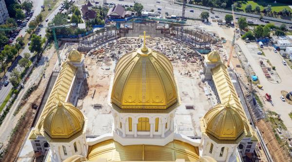 adrian negrescu critica constructia catedralei mantuirii neamului costa cat 20 de spitale de urgenta este cel putin indecent