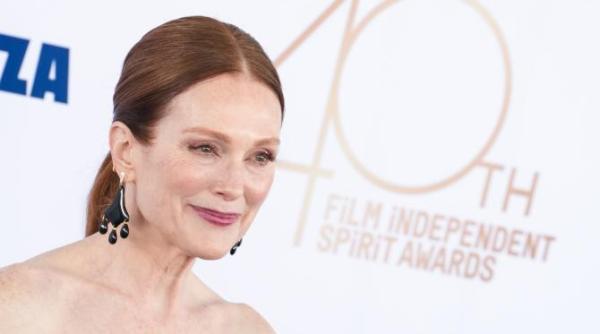 bautura longevitatii pe care julianne moore o consuma zilnic pentru a se mentine tanara si plina de vitalitate la 64 de ani