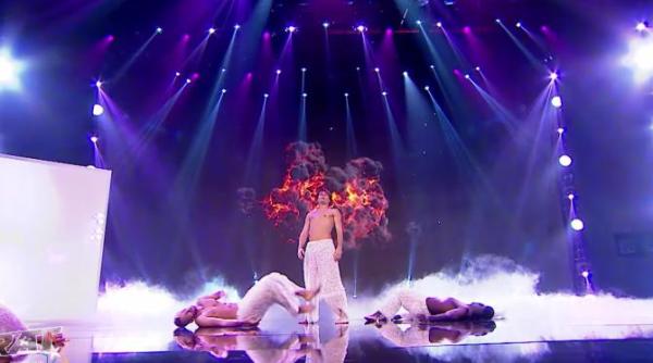 cine e romanul care o antreneaza pe fiica angelinei jolie i a lasat pe juratii de la romanii au talent cu gura cascata