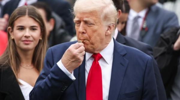 donald trump se pregateste de viitoarea cursa prezidentiala sepci si tricouri cu inscriptia trump 2028 puse in vanzare foto