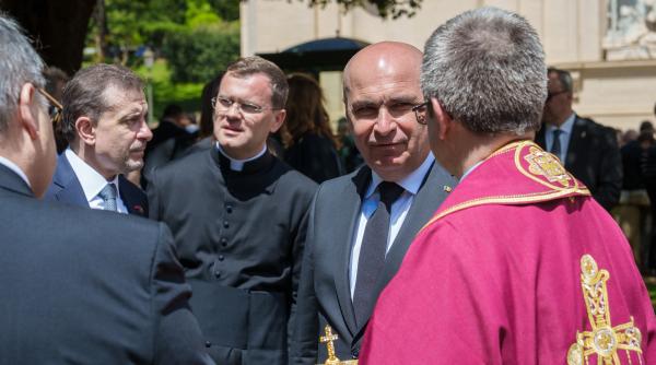 ilie bolojan a publicat fotografii cu donald trump la funeraliile de stat ale sanctitatii sale papa francisc