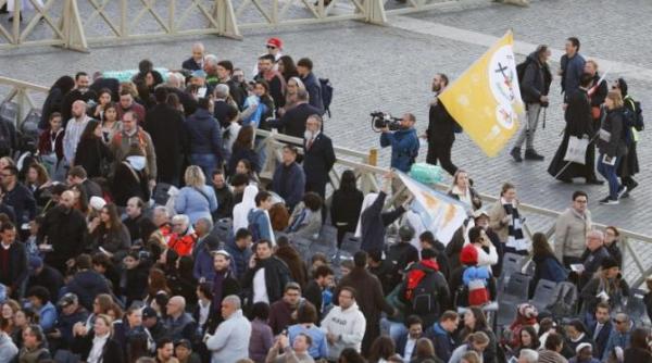 imaginea de la inmormantarea papei care a scandalizat internetul va ramane in istoria vaticanului foto in articol
