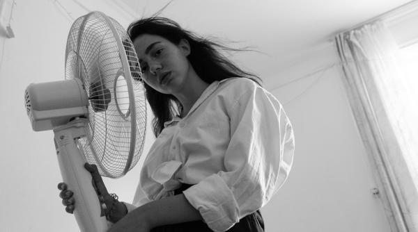 esti tentat sa pornesti deja aerul conditionat expertii recomanda ventilatoarele pana temperatura nu ajunge la 27 de grade celsius