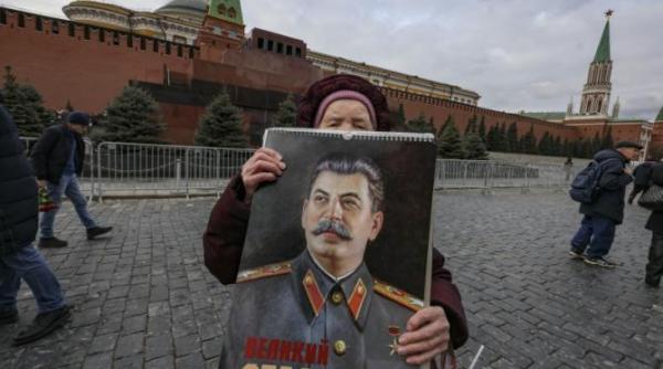 putin reinvie numele lui stalin cum a redenumit un aeroport