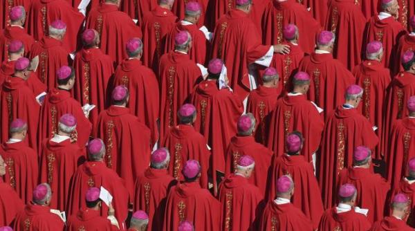 o traditie pe care putini o stiu ce face fiecare papa imediat dupa ce e ales