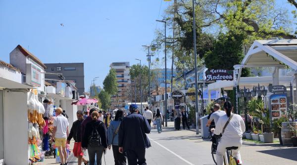 au venit pentru mare dar au votat pentru viitor turistii din mamaia si vama veche mobilizare neasteptat de buna la urne constanta in topul national al prezentei la vot foto