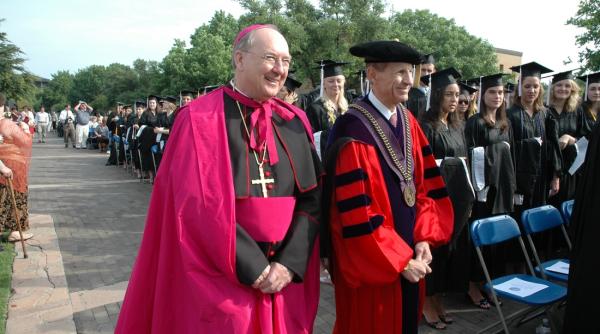 cine conduce conclavul papal si cine conduce acum vaticanul