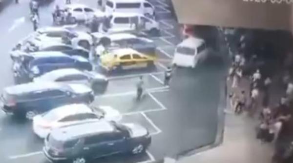 tragedie pe aeroport o masina a intrat cu viteza pe aleea zonei de plecarsi a ucis doi oameni printre care si o fetita de 5 ani