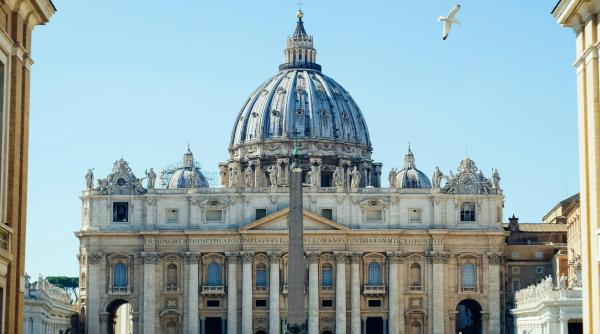 cardinalii care vor alege noul papa izolati total ce decizie a luat vaticanul