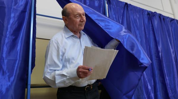 pe cine mizeaza traian basescu a devenit jucator la miezul noptii