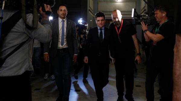 cine l sustine financiar pe independentul nicusor dan pentru cotroceni bogdan chirieac niciun fel de problema in chestiunea asta zau asa