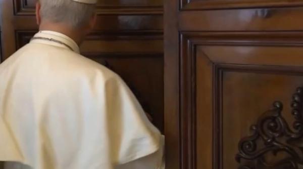 decizie controversata la vatican apartamentul papal redeschis de papa leon dupa moartea lui francisc desi acesta nu a locuit acolo video