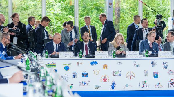 ilie bolojan a participat la summitul comunitatii politice europene galerie foto