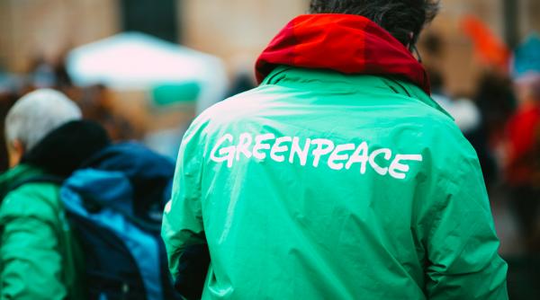 romgaz cere in instanta dizolvarea greenpeace ong ul acuzat ca evita raspunderea legala prin finantarea activitatii catre alta organizatie cu nume identic