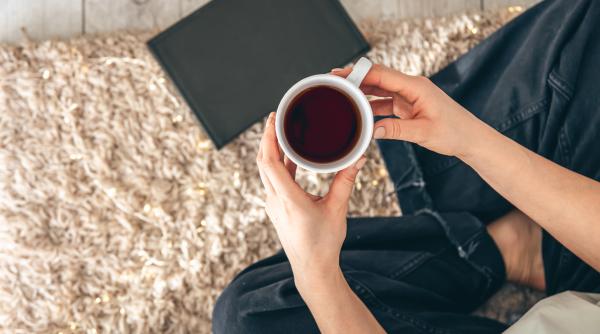 ce faci cand versi cafea pe covor metoda salvatoare pe care trebuie sa o stii