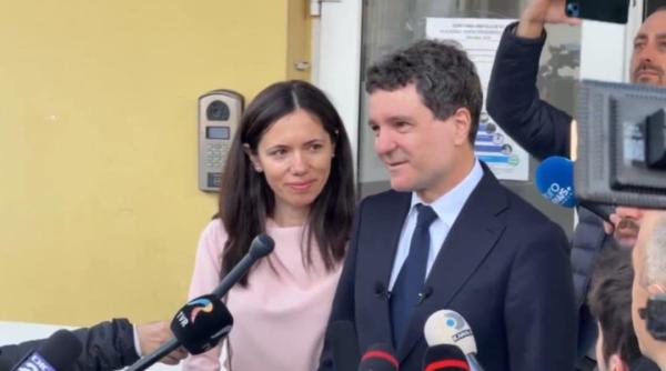 nicusor dan a mers la vot alaturi de partenera sa in orasul natal e important sa tinem minte de unde am plecat