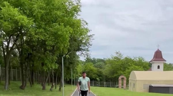 cand medicina devine miracol povestea emotionanta a lui alex tanarul care dupa 15 ani in scaun cu rotile merge din nou video in articol