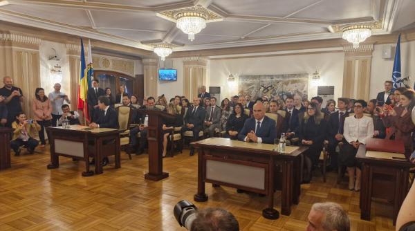 nicusor dan alaturi de ilie bolojan la sedinta solemna a ccr de validare a rezultatului alegerilor prezidentiale