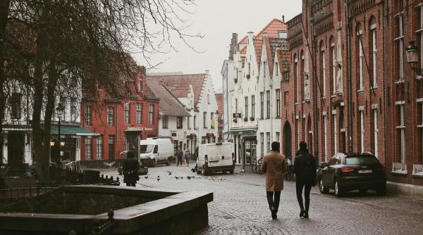 autoritatile din bruges fac apel la turisti nu mai furati pavelele