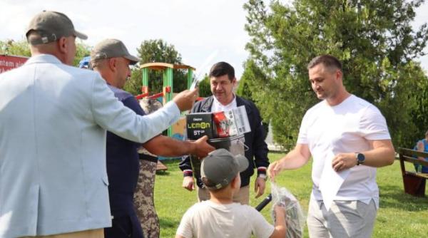 fir intins pentru ajutor concurs caritabil la balta zatun