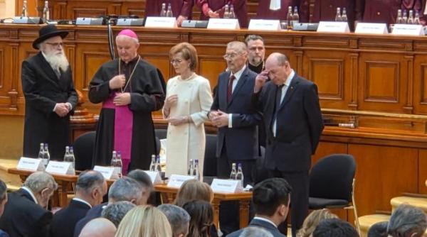 basescu gest total nepotrivit fata de majestatea sa margareta custodele coroanei la ceremonia de investire a lui nicusor dan