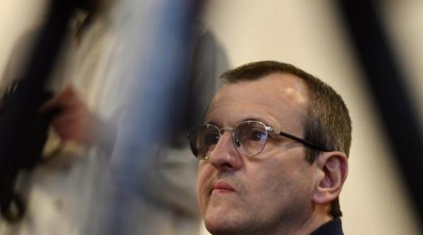 incident la metrou cristian preda nevoit sa coboare cat mai repede huooo ne nenorociti nu va mai saturati