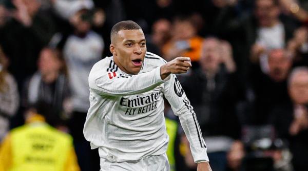 kylian mbappe a cucerit gheata de aur