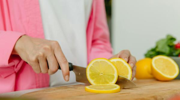 ce nu stiai ca poti face cu o lamaie in bucatarie trucuri simple rezultate spectaculoase