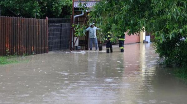 inundatii masive in brasov covasna si harghita zeci de interventii drumuri inchise si gospodarii afectate