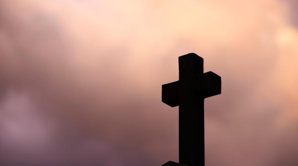 inaltarea domnului 2025 traditii si superstitii de ce trebuie sa porti frunze de nuc sau leustean la tine in aceasta zi