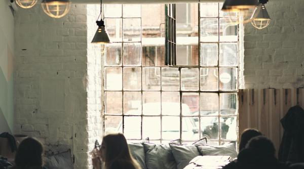 noua fita din restaurante bureti cu detergent si apa de spalat vase la desert