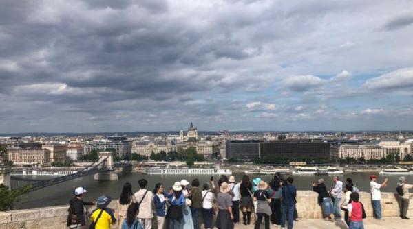 cat a ajuns sa coste un langos cu branza si smantana imaginile zilei din budapesta lui viktor orban foto