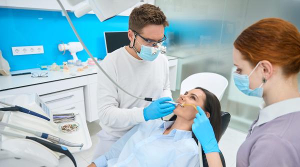 air flow dentar sau detartraj care dintre aceste proceduri este potrivita pentru tine