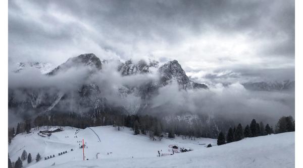satul elvetian sters de pe harta dupa ce zona a fost inghitita de zapada acum urmeaza sa se lupte cu inundatii severe