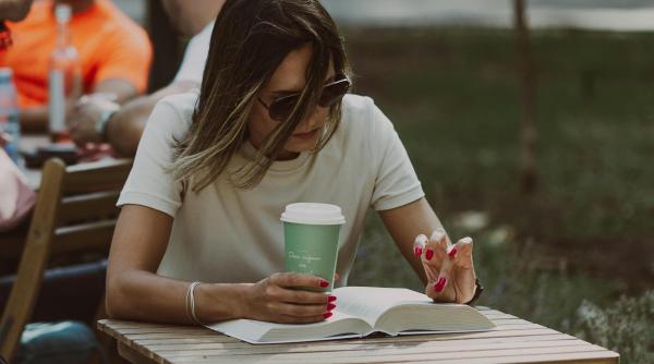 a fost un intreg razboi cu securitatea povestea romanului de dragoste interzis de cenzura comunista turnatorul era cel mai bun prieten al meu