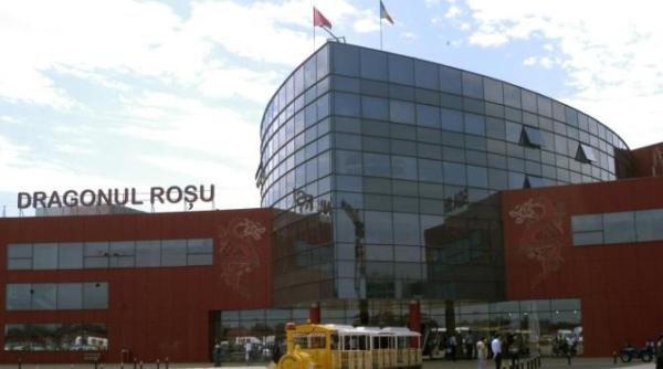 imaginile momentului de la perchezitiile din complexul dragonul rosu zeci de saci plini cu produse contrafacute foto in articol