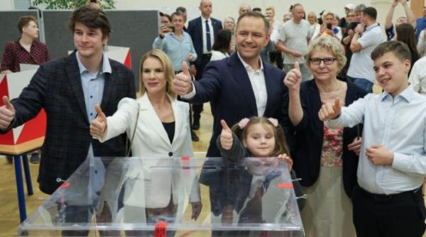 karol nawrocki noul presedinte al poloniei reprezinta o provocare pentru ue si relatiile cu ucraina