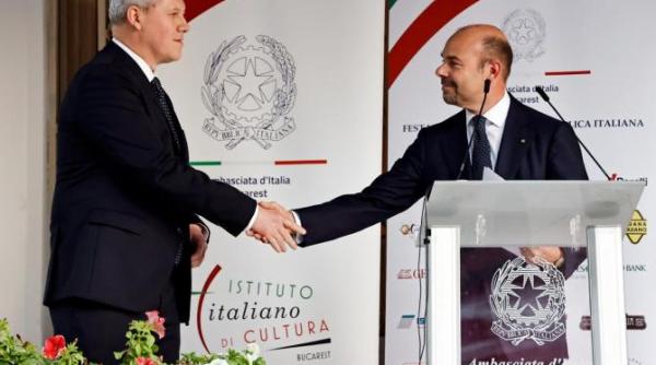 predoiu alaturi de ambasadorul alfredo durante mangoni romanii care traiesc si muncesc in italia contribuie zi de zi la dezvoltarea societatii italiene