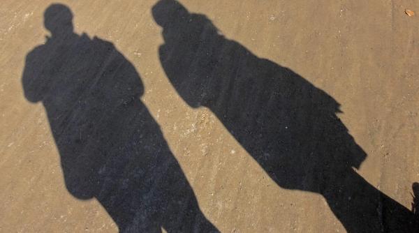 o actrita urmarita de un barbat intr o zona aglomerata din bucuresti daca nu ma lasi in pace o sa sun la politie video