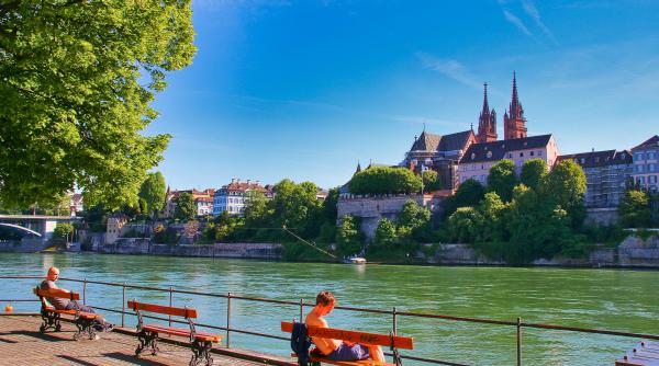 basel orasul unde traficul curge la propriu locuitorii merg la munca inotand